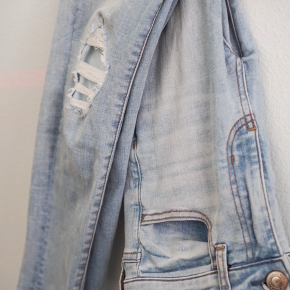 American Eagle High Waisted Jeans - Picture 3 of 3